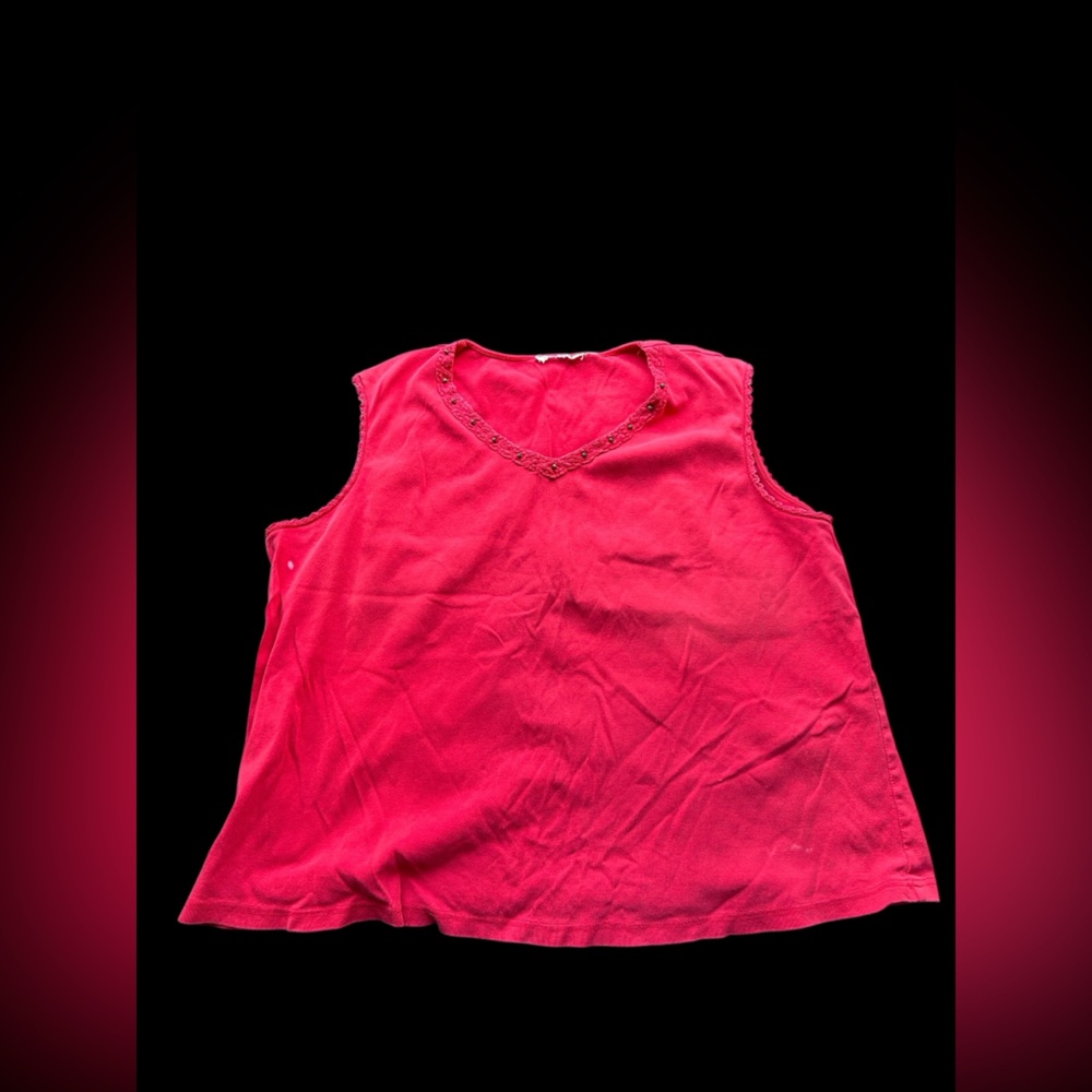 ✨Pink sleeveless V-neck top with beaded trim✨